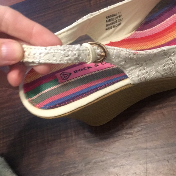 Cute cream colored wedges - Picture 9 of 9